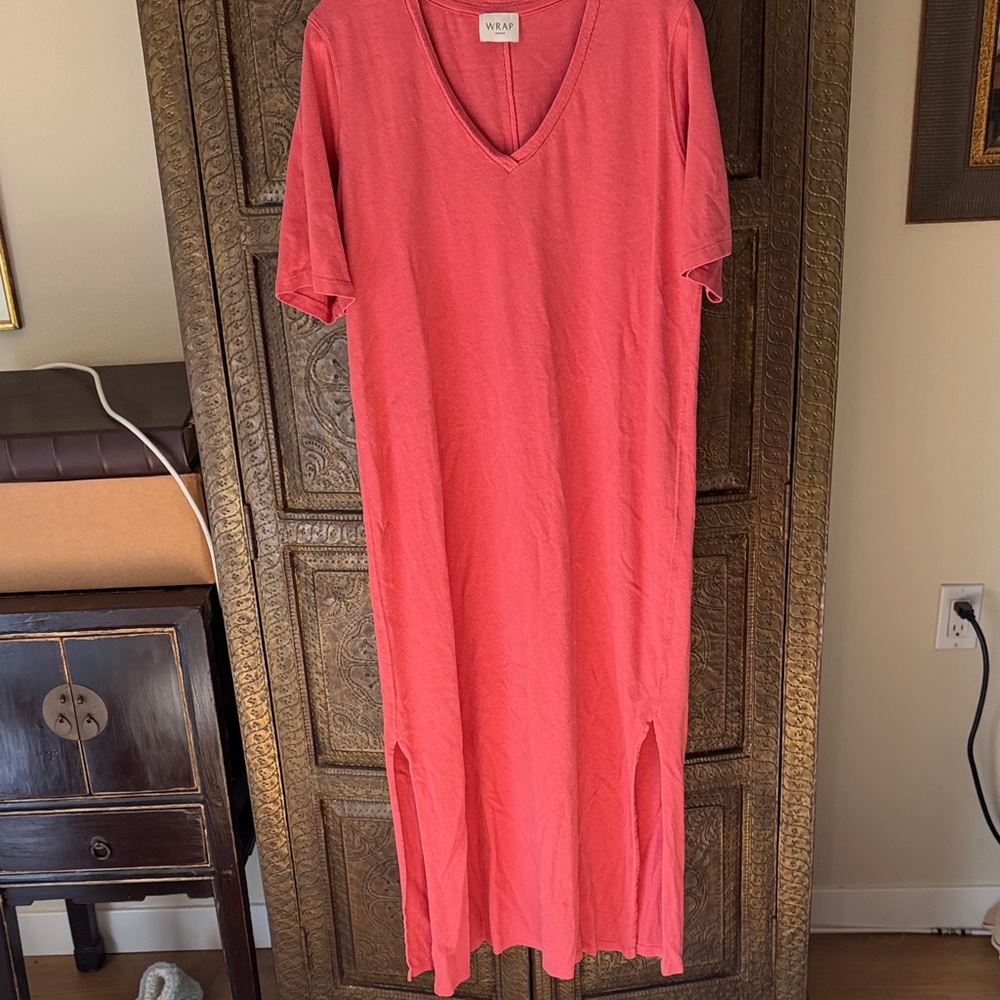 Wrap London Nantucket red hemp and cotton beach/ pool coverup. Side slits.